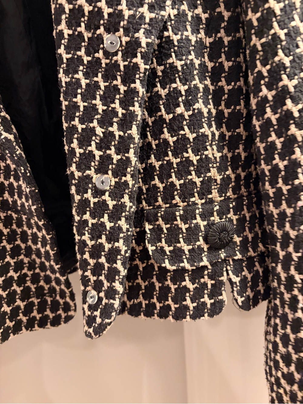 Women's Black & Cream Tweed Cropped Blazer - Classic Tailored Style - Picture 12 of 12